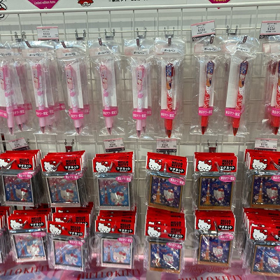 ハローキティボールペンとマグネット