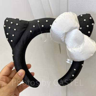 ハローキティ 黒×パールカチューシャ