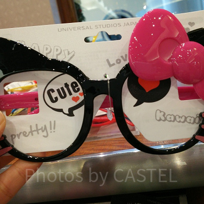 ハローキティの伊達眼鏡/ユニバーサルスタジオストアで撮影