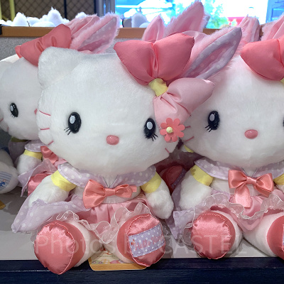ハローキティのイースターぬいぐるみ