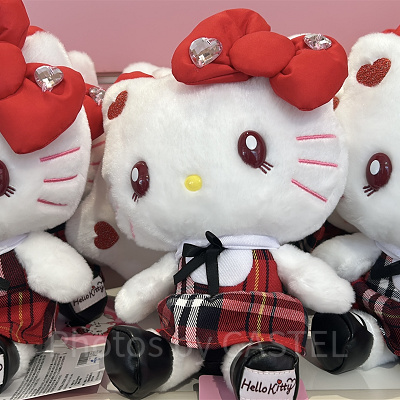 キティのぬいぐるみ
