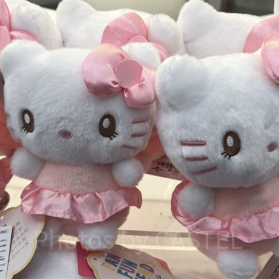 キティのぬいぐるみ