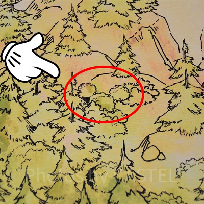 森にカモフラージュした隠れミッキー