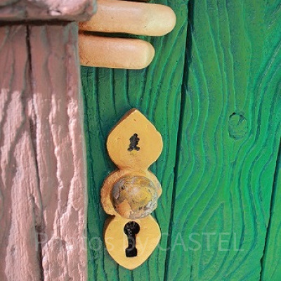 トゥーンタウン内の隠れミッキーです。全身の隠れミッキーでは最小だとか？