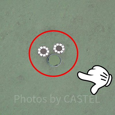 地面にも隠れミッキー