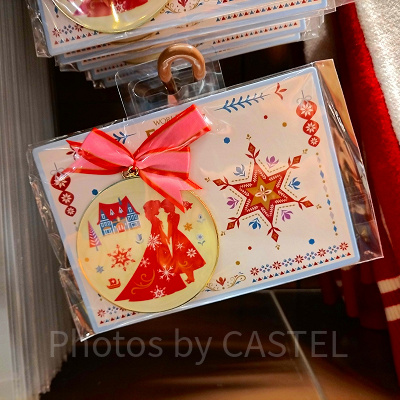 香港ディズニーアナ雪グッズ：リボン付メダル型ピンバッジ