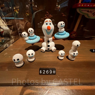 香港ディズニーアナ雪グッズ:オラフとスノーギースのフィギュア