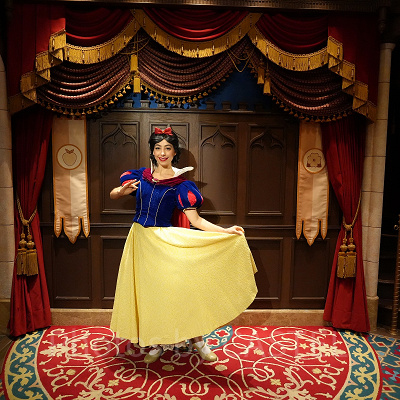 香港ディズニーのグリーティング:ロイヤルレセプションホールの白雪姫