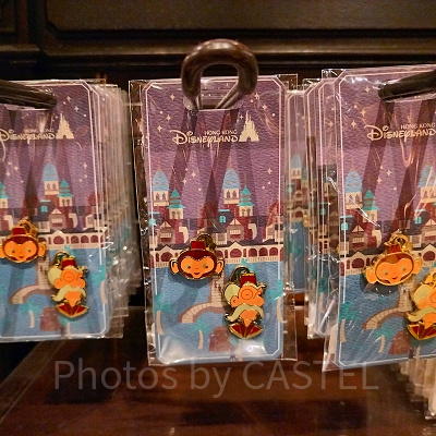 香港ディズニーミスティックマナーグッズ：ヘンリー卿とアルバートのピンバッジ