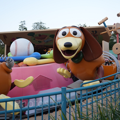 香港ディズニートイストーリーランド：スリンキー・ドッグ・スピン