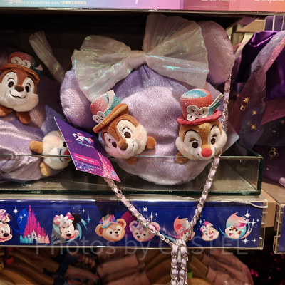 香港ディズニー20周年「ミッキー&フレンズ・グランドセレブレーショングッズ」:チップ&デールのショルダーバッグ