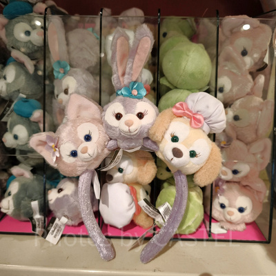 香港ディズニーランド：ベースのヘッドバンドとプラッシュパーツを組み合わせて自分だけのカチューシャを作れる！