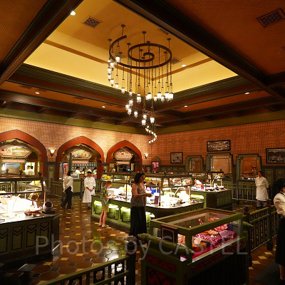 香港ディズニーランドのレストラン：エクスプローラーズ・クラブ・レストランのブッフェフロア