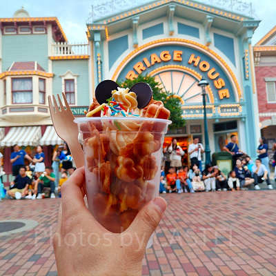 香港ディズニーの名物食べ歩きグルメ:エッグパフ