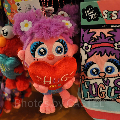 HUG ME!! HUG US!!のくっつきストラップ（アビー）