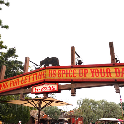 ハングリーベア・レストラン：入り口の裏には粋なメッセージが…。