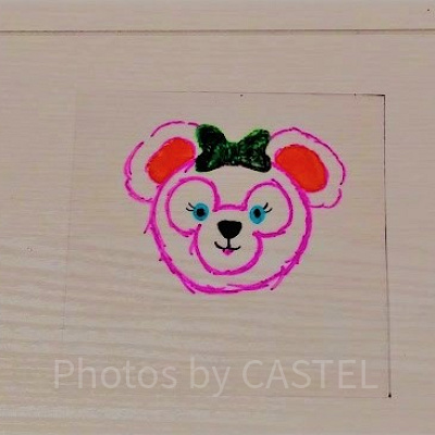 プラ板にシェリーメイを描きました