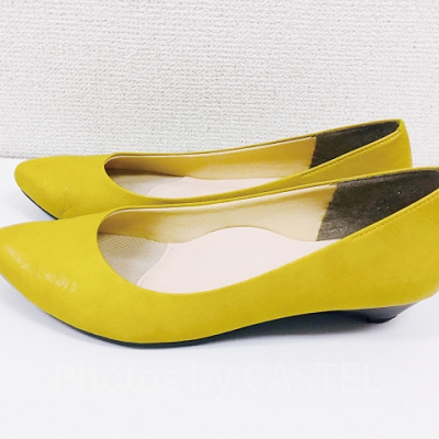 パンプス派なら安定感のあるローヒールパンプスを