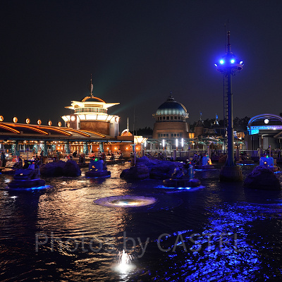 ライトアップされた夜の景色