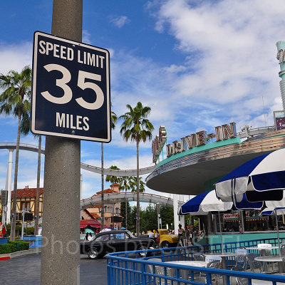 メルズ・ドライブイン前