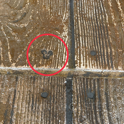 ロストリバーアウトフィッターの入口の前には…？