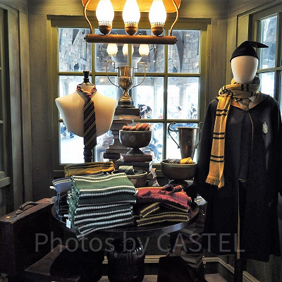 ハリーポッターエリアの店内ディスプレイ／USJ