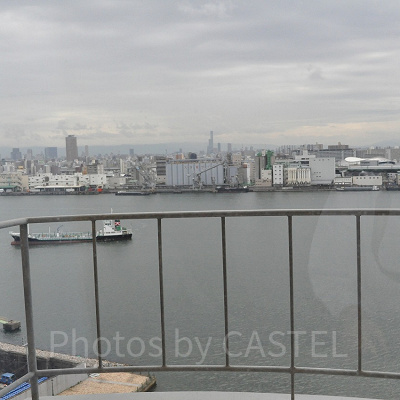 スーペリアルームは大阪湾海と対岸左側に大阪ドームの屋根が見えました（当日は曇りで残念）