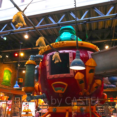 「ギャグファクトリー/ファイブ・アンド・ダイム」の店内の様子