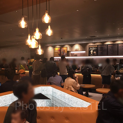 「スターバックス コーヒー トレイダーズ・パッセージ店」店内の様子