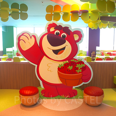 ロッツォ・ガーデンカフェの内装