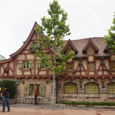 美女と野獣の世界観を満喫できるエリアですよね