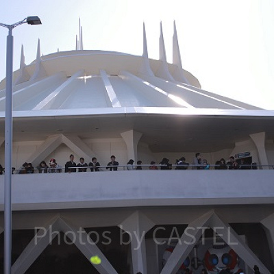 平日でもたくさんのゲストが訪れる、大人気アトラクションの一つです。