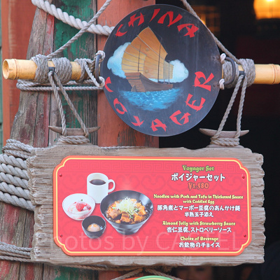 シアターオーリンズ前のY字路を右へ曲がった2軒目です