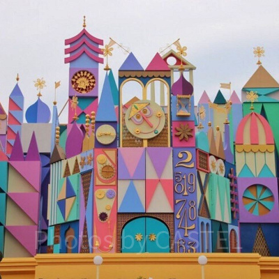 イッツ・ア・スモールワールド