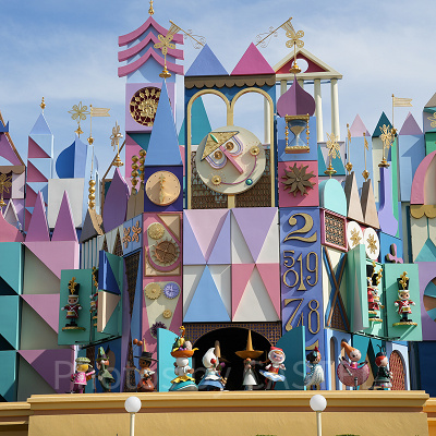 イッツ・ア・スモールワールド