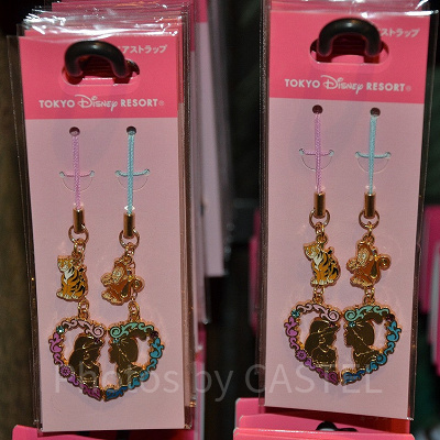 ジャスミンの方にはラジャ、アラジンの方にはアブーがついています