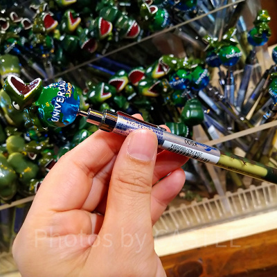 ジュラシックパークの恐竜とユニバーサルグローブのボールペン