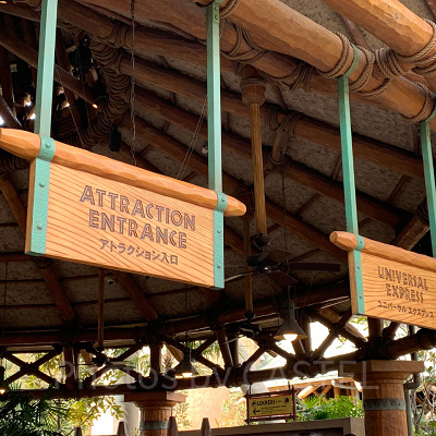 ジュラシックパークザライドの待ち列案内の看板（リニューアル後）