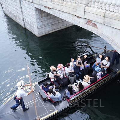 ハーバーに出る直前、右手の壁に注目！