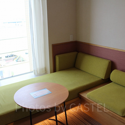 ほぼ全室にある「こあがりソファ」