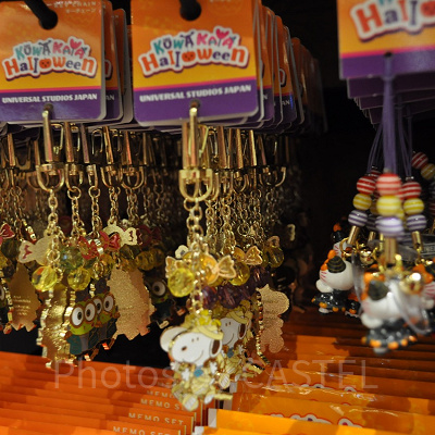「KOWAKAWA HALLOWEEN」スヌーピーキーホルダー