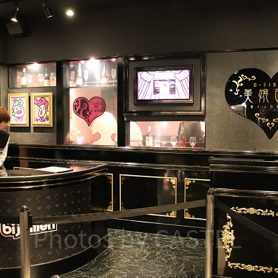 ローラとカーラの美嬢面接