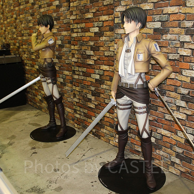 エレンとリヴァイの等身大フィギュアも展示