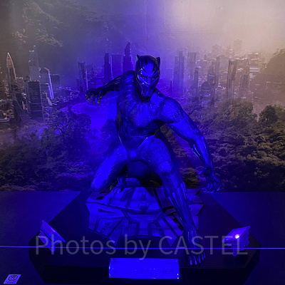 ブラック・パンサーの等身大スタチュー