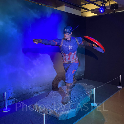 キャプテン・アメリカの等身大スタチュー