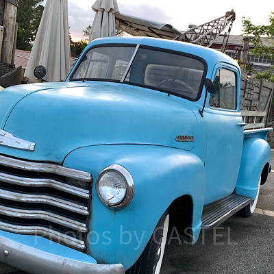 JAWS横の水色の車