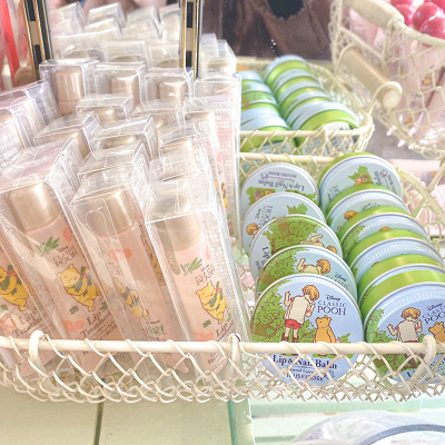 リップ＆ネイルバーム（右）