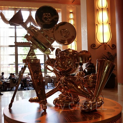 アンバサダーホテルのロビー