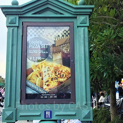 ルイズN.Y.ピザパーラーのメニュー看板