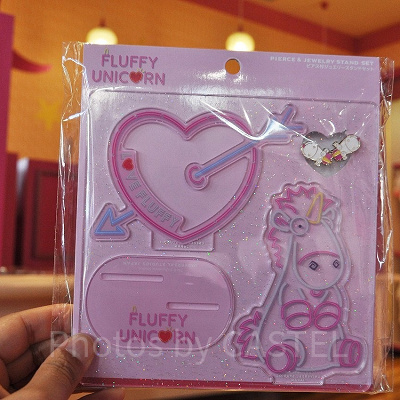 Love! FLUFFYピアス付きジュエリースタンドセット：2,700円